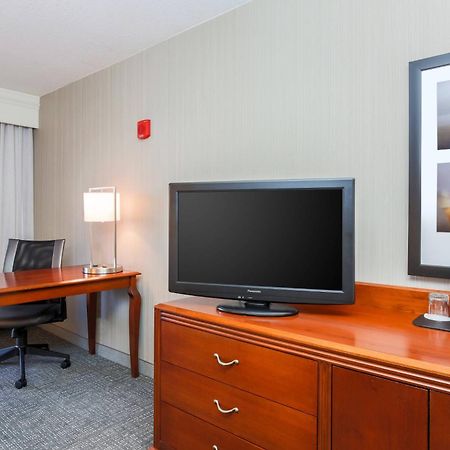 Courtyard By Marriott Roseville Galleria Mall/Creekside Ridge Drive Buitenkant foto