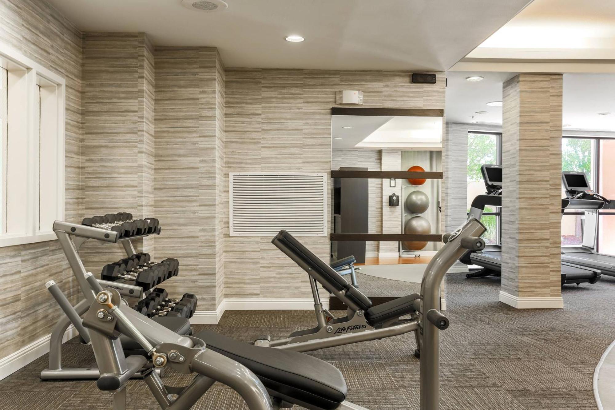 Courtyard By Marriott Roseville Galleria Mall/Creekside Ridge Drive Buitenkant foto