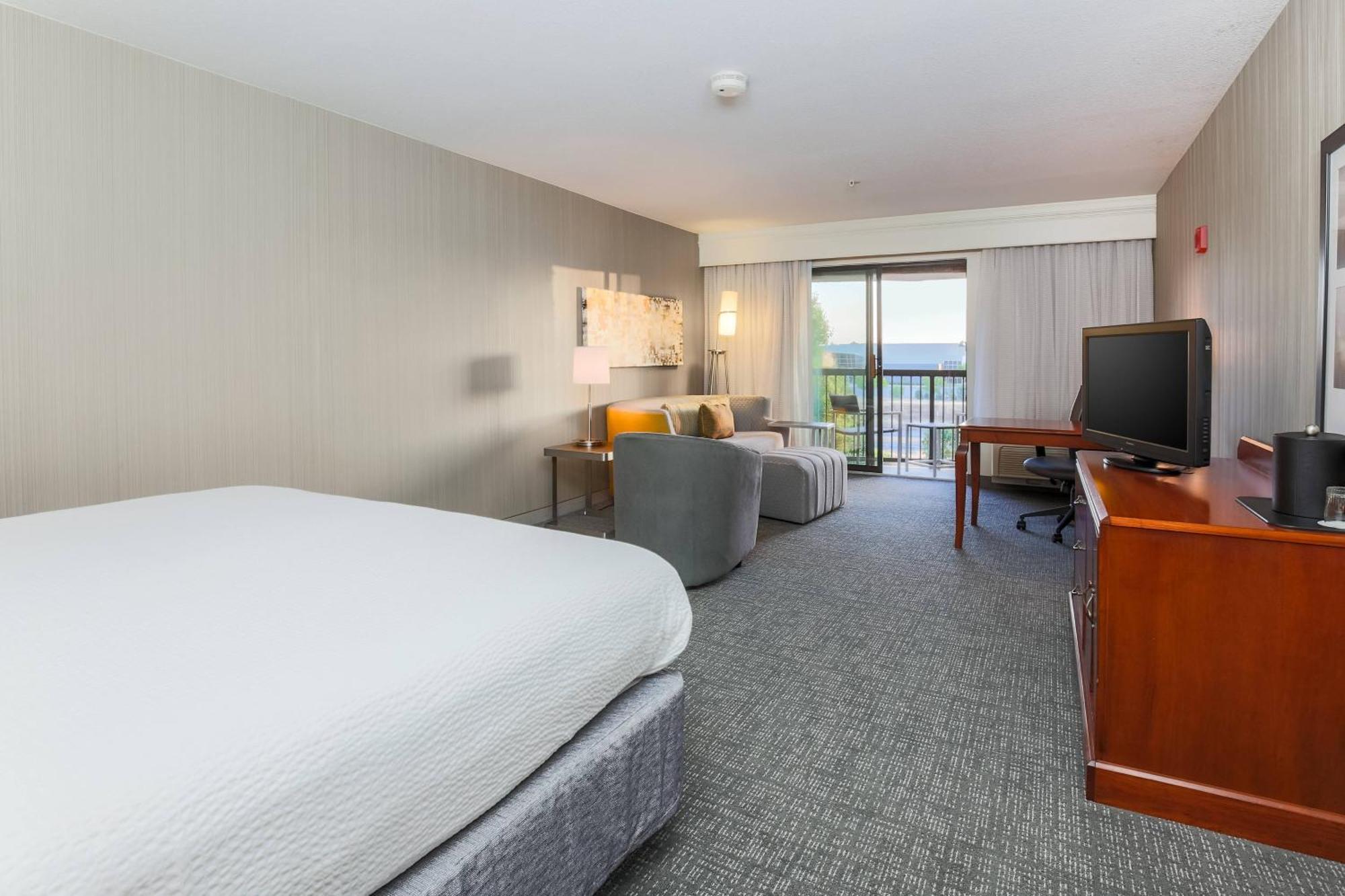Courtyard By Marriott Roseville Galleria Mall/Creekside Ridge Drive Buitenkant foto