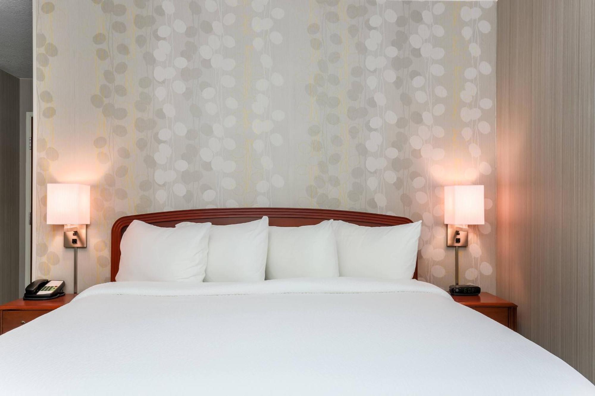 Courtyard By Marriott Roseville Galleria Mall/Creekside Ridge Drive Buitenkant foto