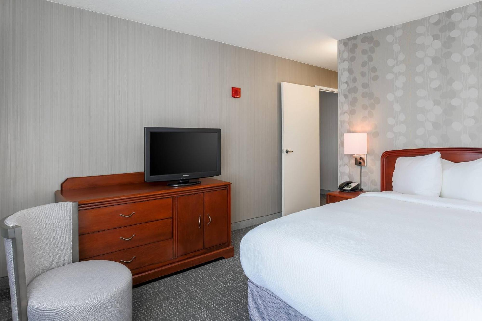 Courtyard By Marriott Roseville Galleria Mall/Creekside Ridge Drive Buitenkant foto
