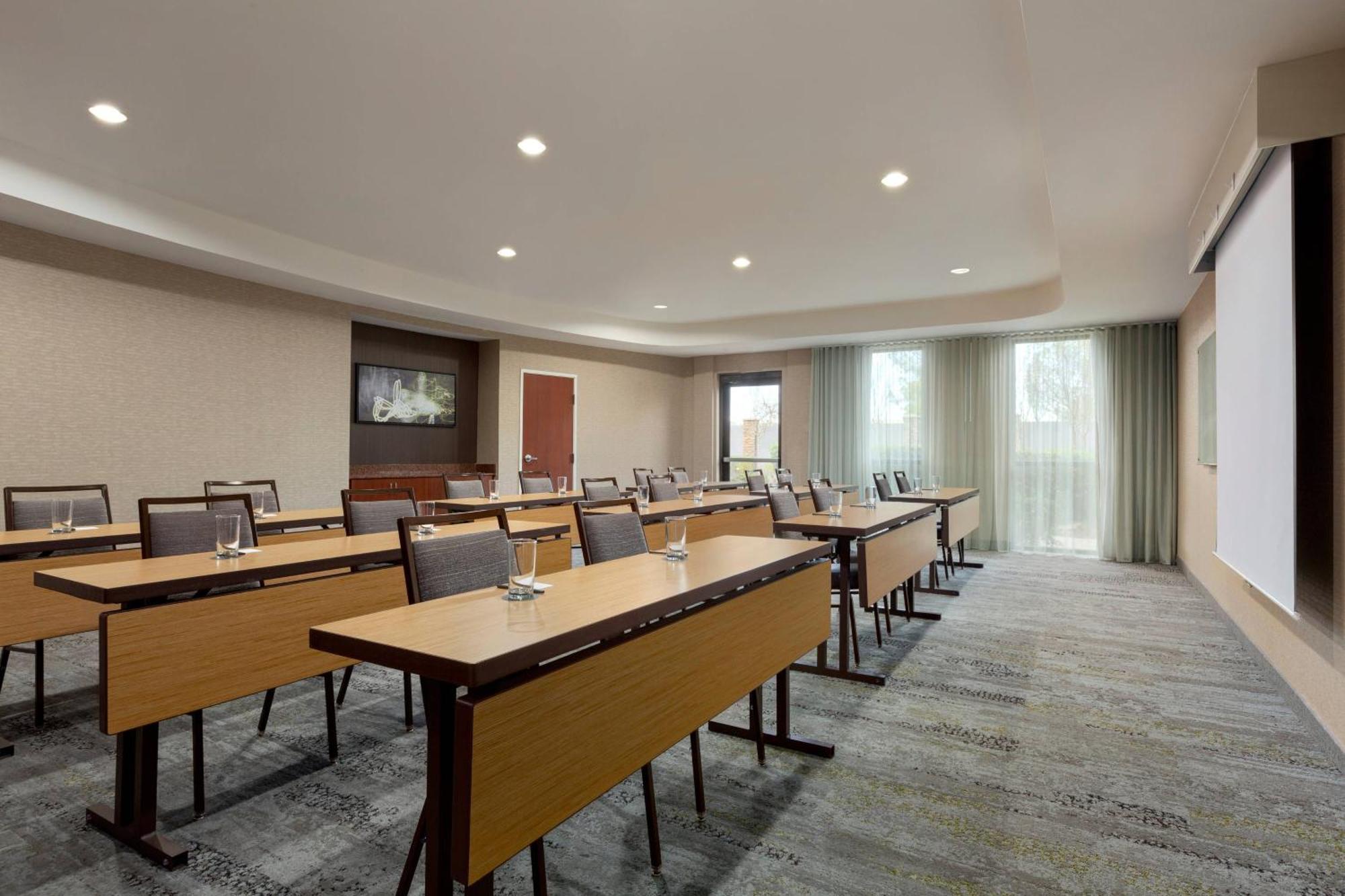 Courtyard By Marriott Roseville Galleria Mall/Creekside Ridge Drive Buitenkant foto