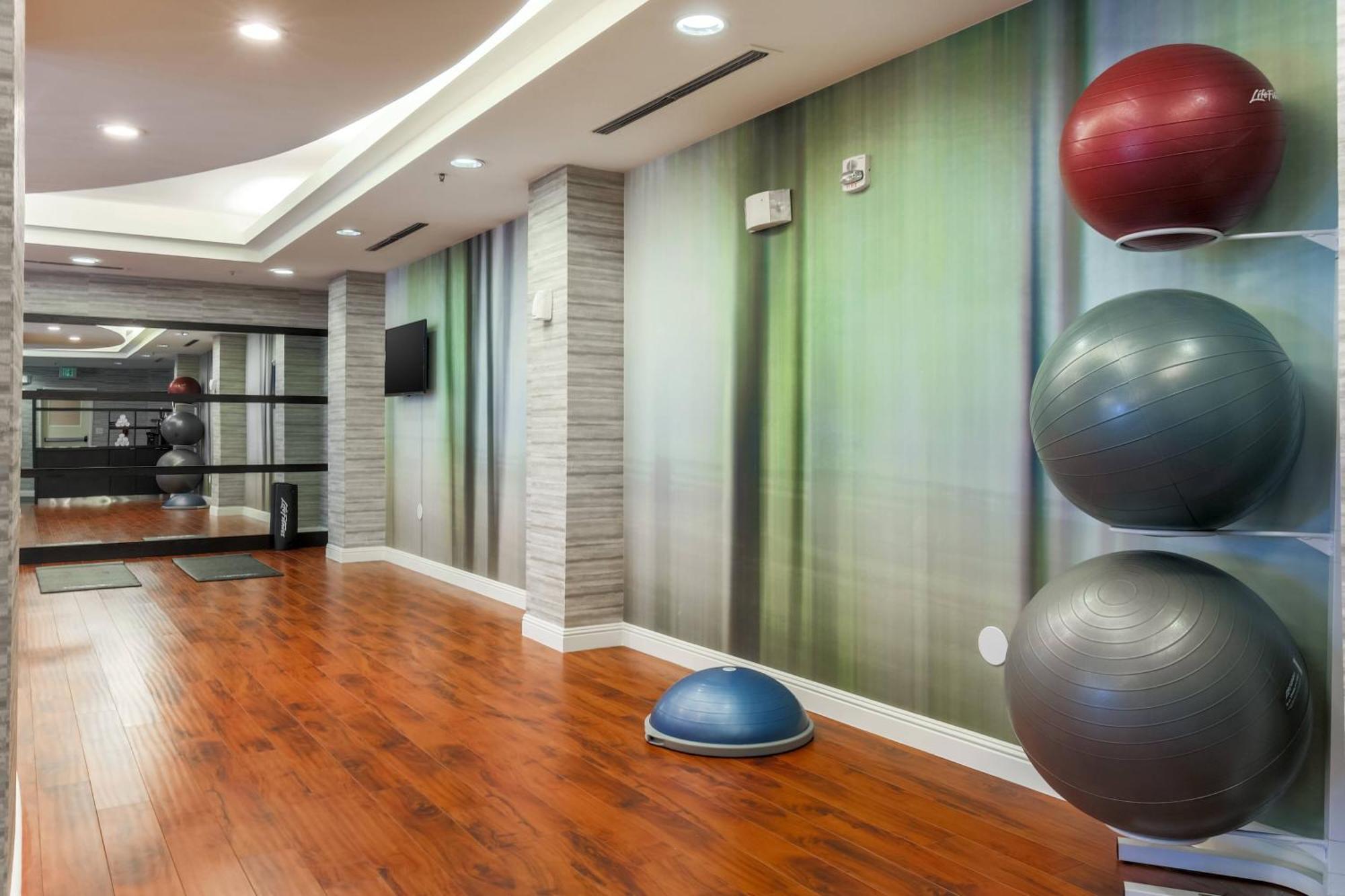 Courtyard By Marriott Roseville Galleria Mall/Creekside Ridge Drive Buitenkant foto