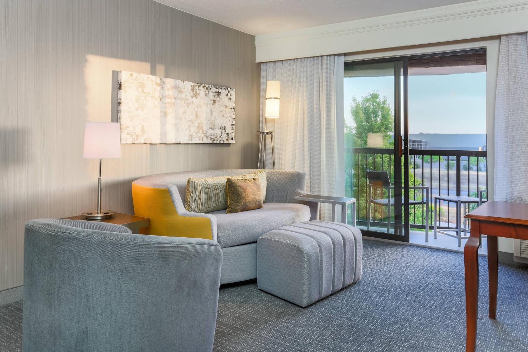 Courtyard By Marriott Roseville Galleria Mall/Creekside Ridge Drive Buitenkant foto
